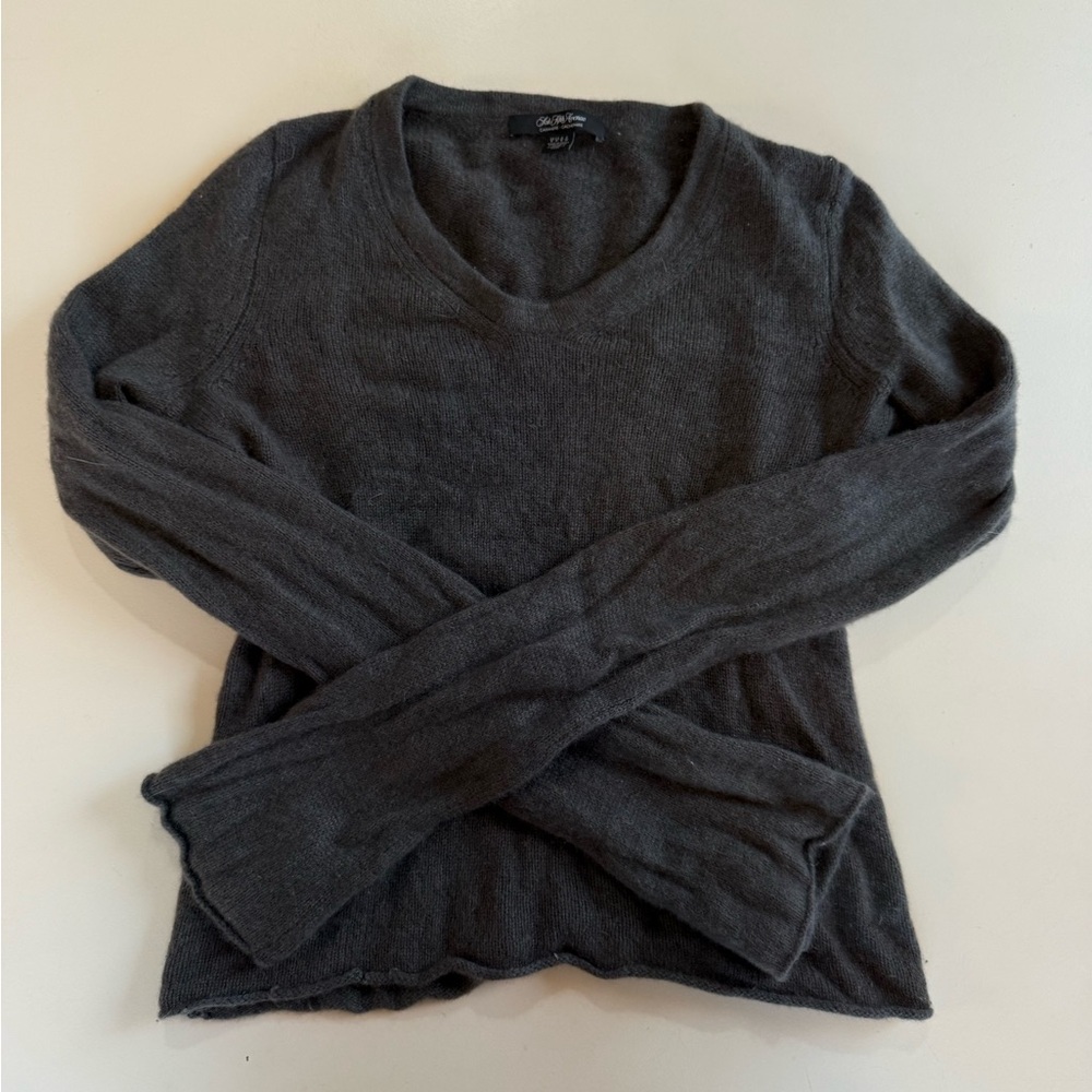Sam’s fifth Ave cashmere Gray V-Neck Sweater